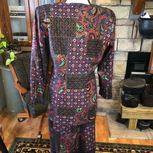 Lady Carol size 12 jacket and skirt in new like condition very nice - Picture 3 of 4